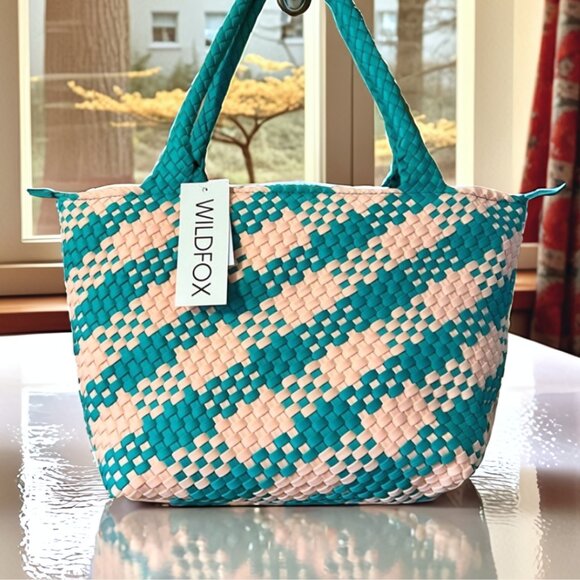 NWT WILDFOX LARGE GREEN & PINK WOVEN DOUBLE HANDLE TOTE BAG - Picture 1 of 6